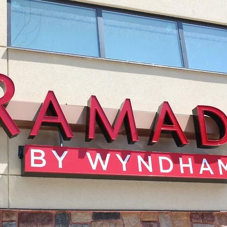Ramada By Wyndham Bronx Terminal Hotell New York Eksteriør bilde