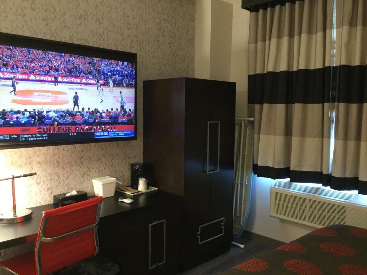 Ramada By Wyndham Bronx Terminal Hotell New York Eksteriør bilde