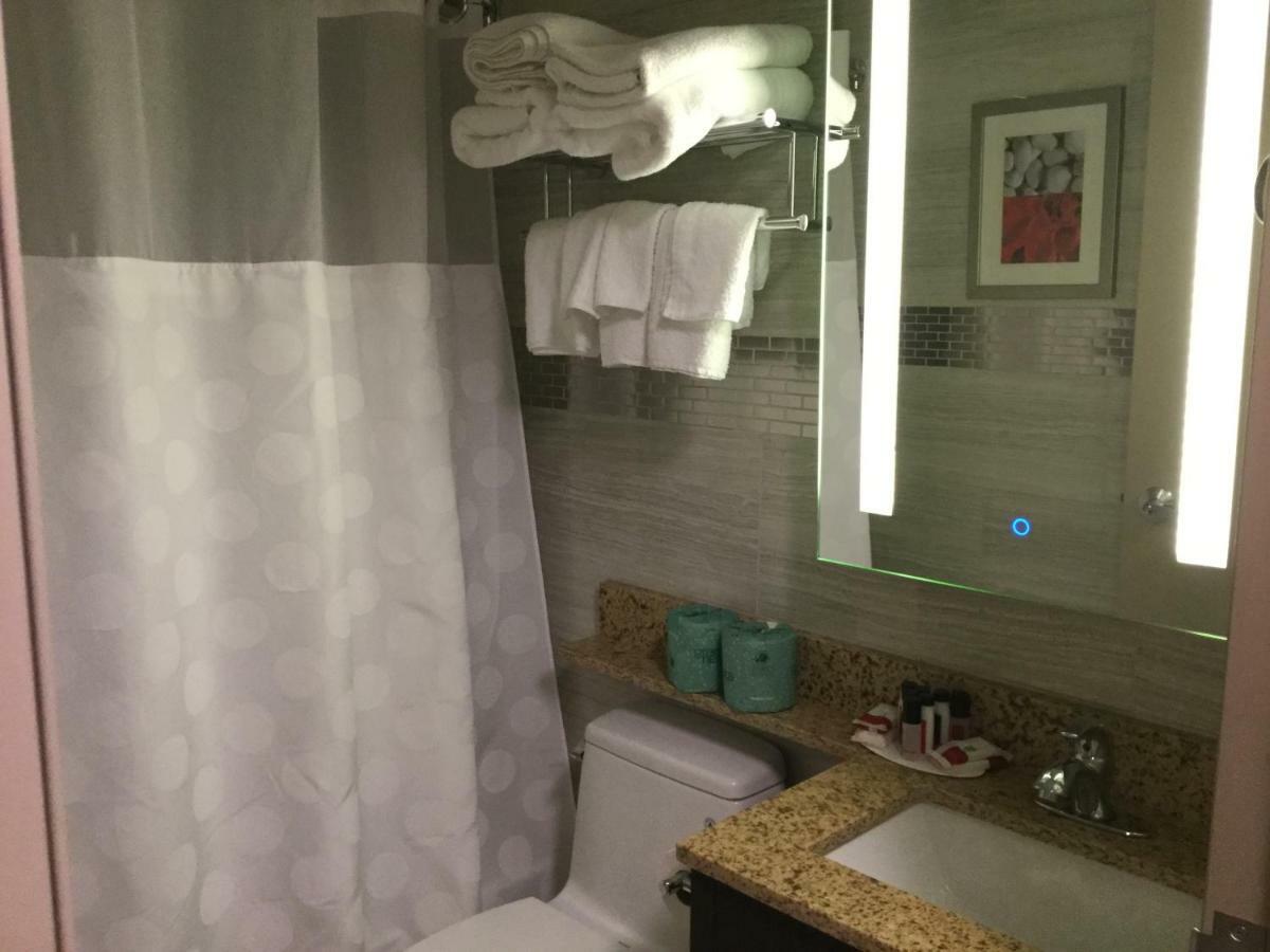 Ramada By Wyndham Bronx Terminal Hotell New York Eksteriør bilde